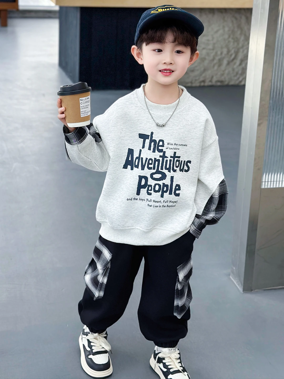 

Комплект спортивной одежды для мальчиков: модный костюм из двух предметов с клетчатым худи и брюками, с длинными рукавами, для весны и осени, стильный и эффектный наряд для мальчика