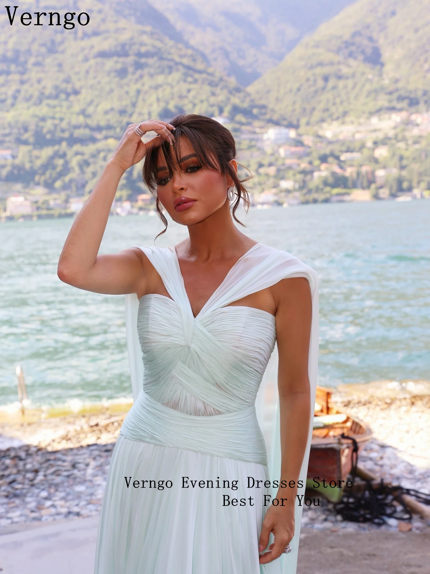 Verngo Grünes Abendkleid, elegantes, trägerloses A-Linien-Abschlussballkleid, fließendes, handgefaltetes Seiden-Abschlussball-Partykleid, individuell gestaltet