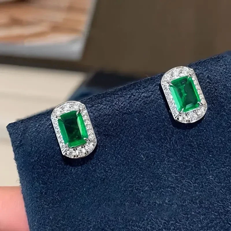Huitan Edle grüne rechteckige Zirkonia-Ohrstecker für Frauen, exquisite Hochzeitsaccessoires, neu gestalteter Schmuck
