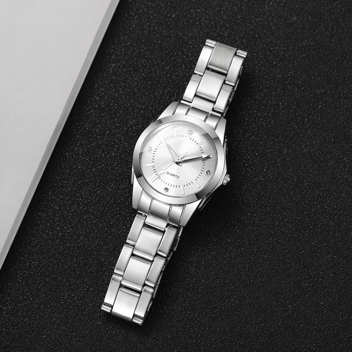 1Pcs Women's Gift Watch Classic Fashion Scale Dial Trend Casual Quartz Watch ( Box Not Included )