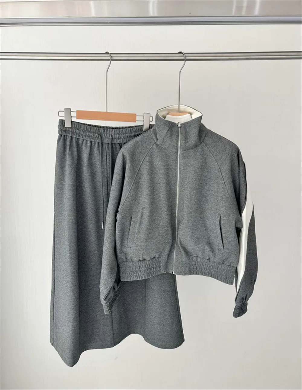 

Women's 25 Spring New Cotton College Style Contrasting Zipper Jacket+Elastic Waist Skirt Two-Piece Set