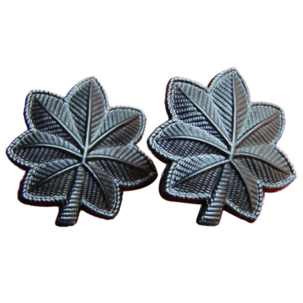 PAIR NAVY LIEUTENANT COMMANDER COCKADE LEAVES INSIGNIA COLLAR PIN RANK BADGE