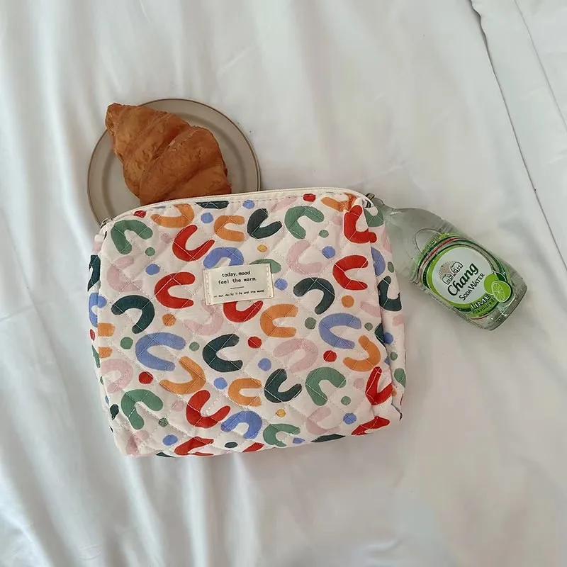 حقيبة تخزين جديدة ذات سعة كبيرة من القطن المبطن على شكل زهرة كرتونية - حقيبة أدوات الزينة اللطيفة والمحمولة للعناية بالبشرة