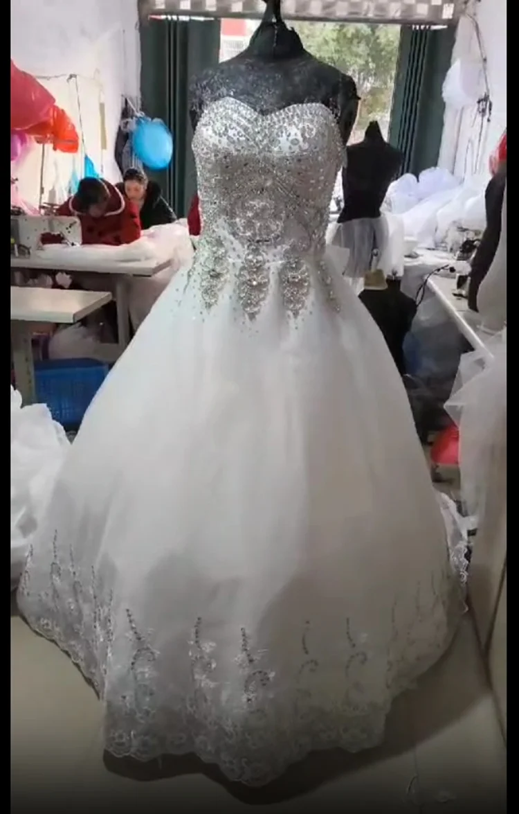 カスタマイズされた恋人シニー手仕事クリスタルビーズのウェディングドレスローブデマリースイープトレイン夜会服のブライダルドレス