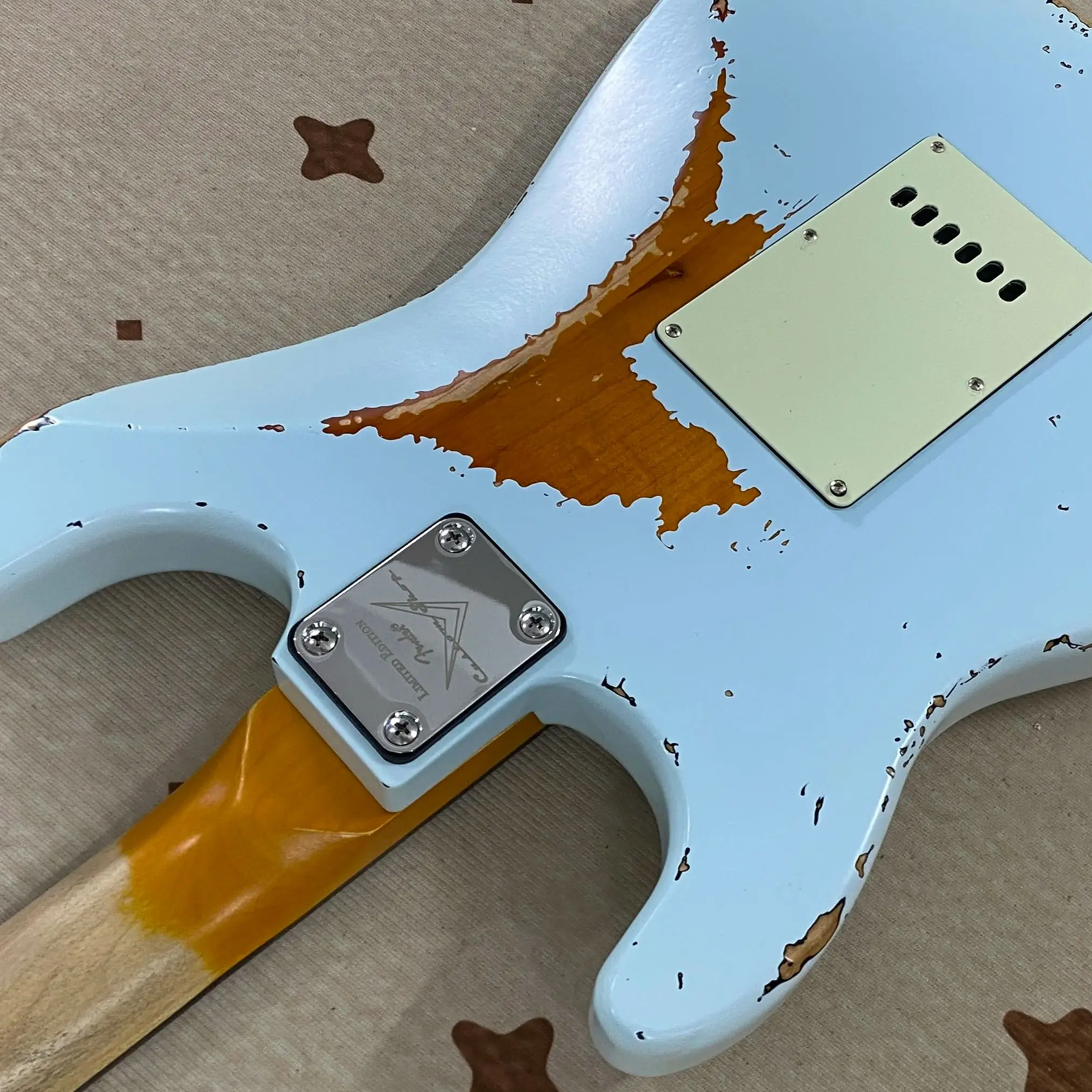 Vicers Fast shipping Relic electric guitar, handmade customization, SSS pickup, maple neck, rosewood fingerboard, ST guitar