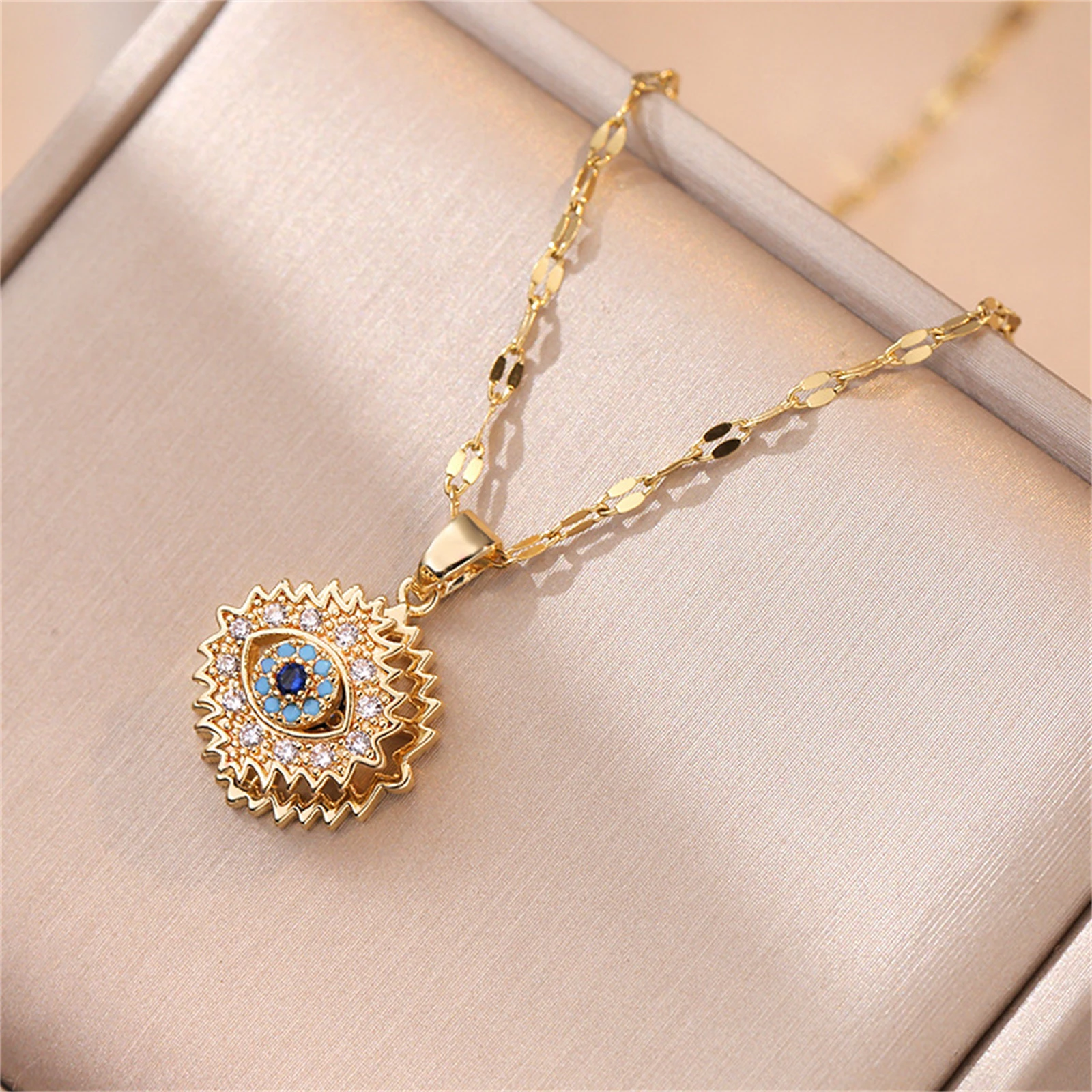 Embed Zircon Blue Eyes Rotatable Pendant Lip Chain Necklaces Ladies Fashion Exquisite Jewelry Party Gifts SAN92