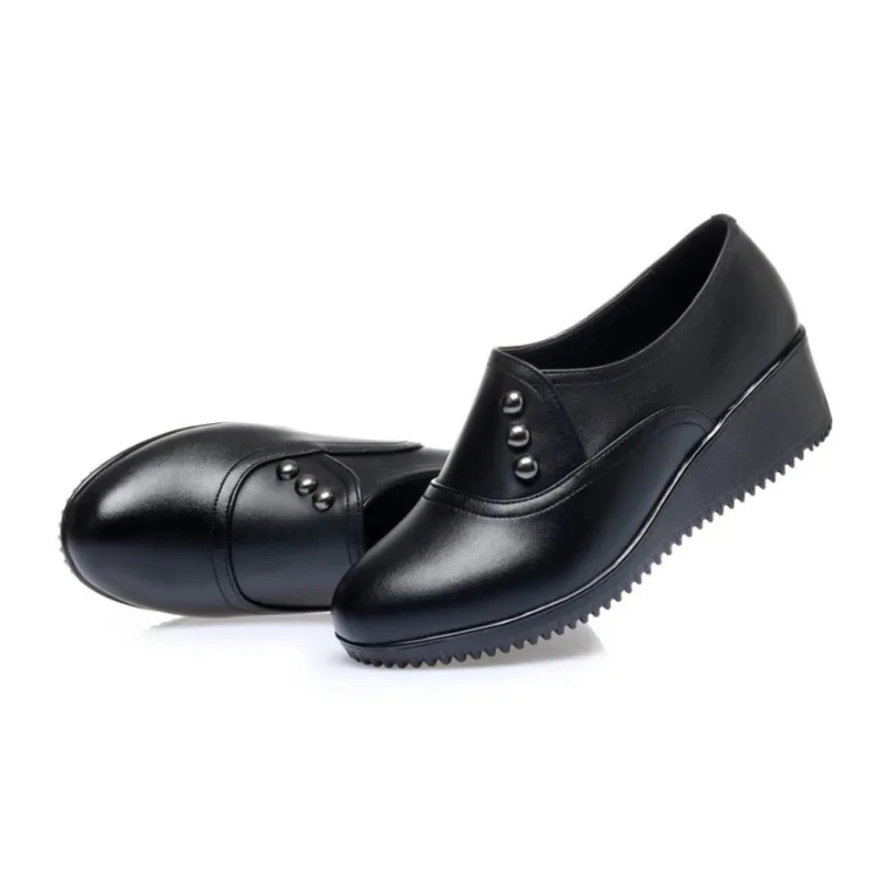 2022 Fashion sli-on loafers woman ballet shoes Grandma black leather casual platform women shoes spring