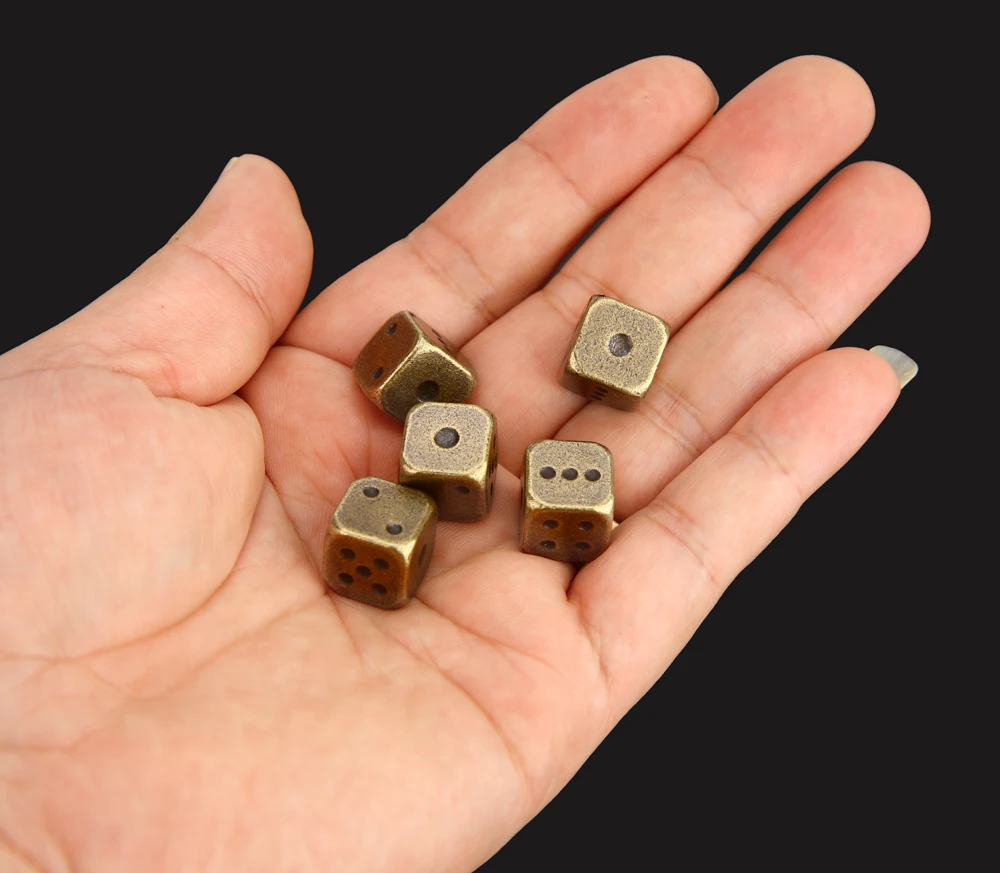 5 Stück/1 Set Metallwürfel Gold/Silber/Bronze Lustige Spielwürfel Sechsseitige Entscheidungswürfel Brettspiel-Zubehör 13mm – Detail 9