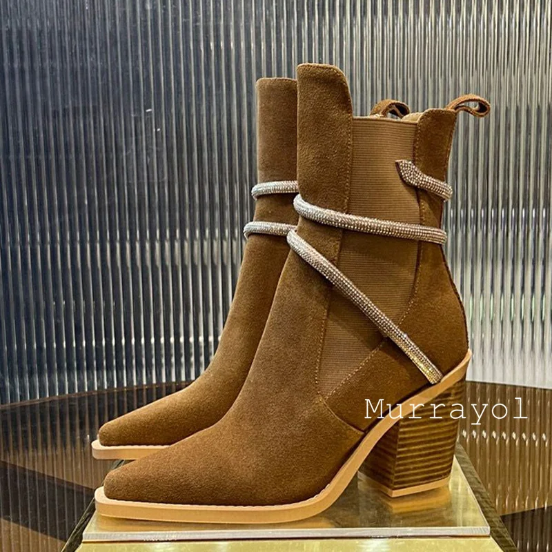 女性用スエードカウブーツ,ゴムバンド,四角いヒール,金属製のヘビ型,絡み合った装飾,短いブーツ,秋と冬