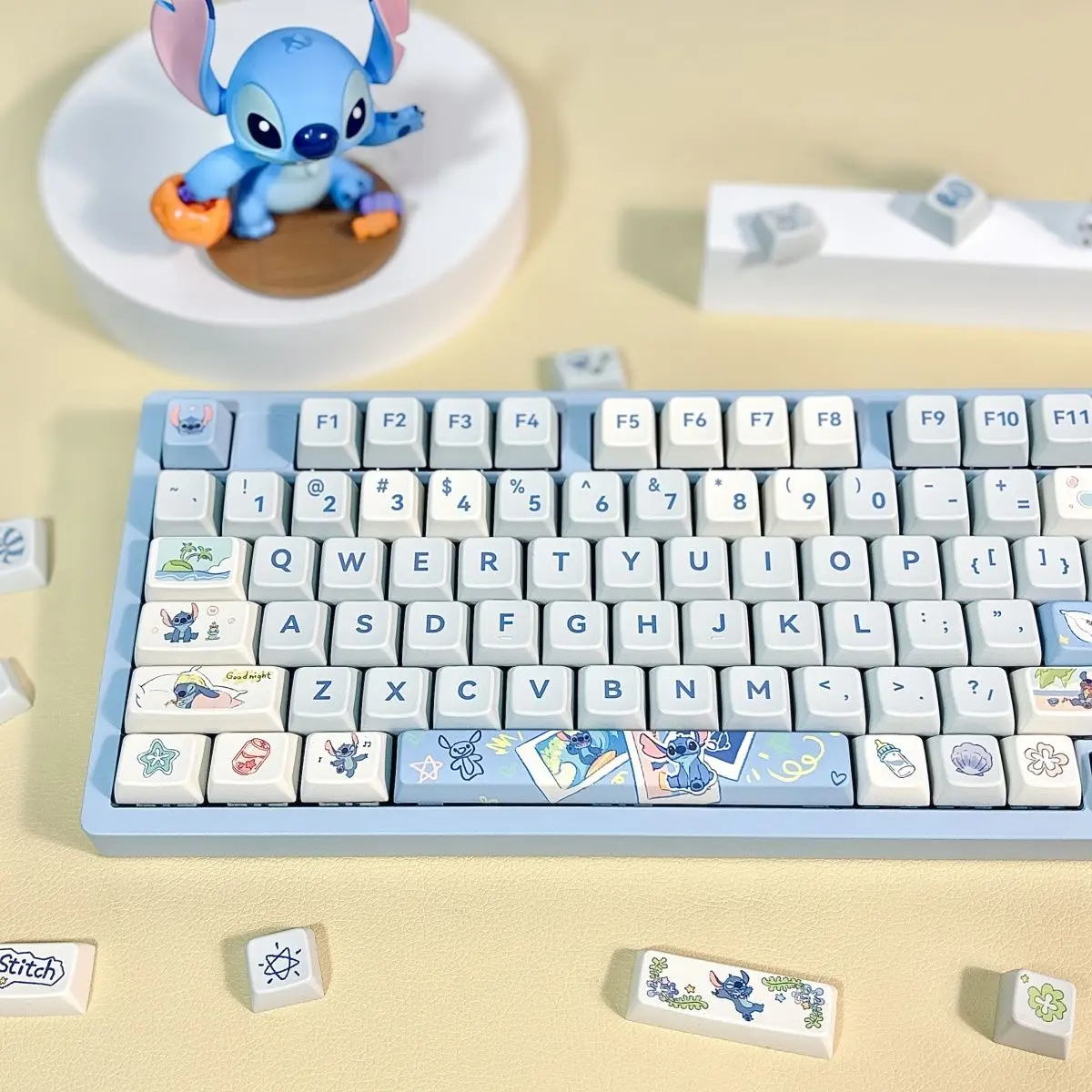 

Cute Cartoon Stitch Cinnamon Keycaps 95 Keys MDA Profile Cute Keyboards Caps for 68 75 82 MX Switch Mechanical Keyboards Gifts