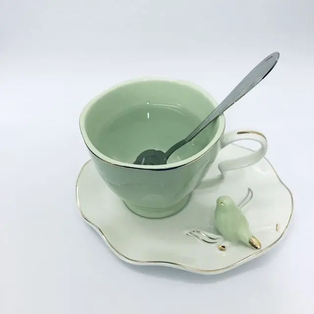 

Exquisite Butterfly Bird Top Bone China 220ml Coffee Cup Saucer Free Spoon Ceramic European Porcelain Tea Mug Mugs Coffee Cups