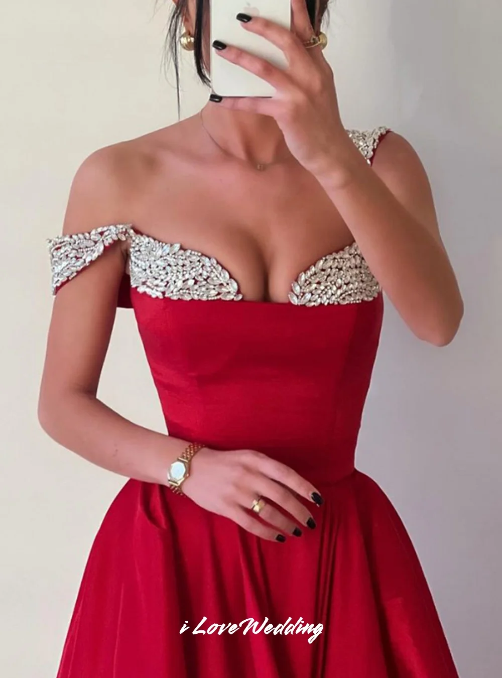 فساتين لحضور الحفلات الموسيقية بحزام سباغيتي أحمر 2025 من الساتان بدون أكمام مطرز بالكريستال على شكل حرف a أنيقة بطول الأرض لحفلات الزفاف حسب الطلب