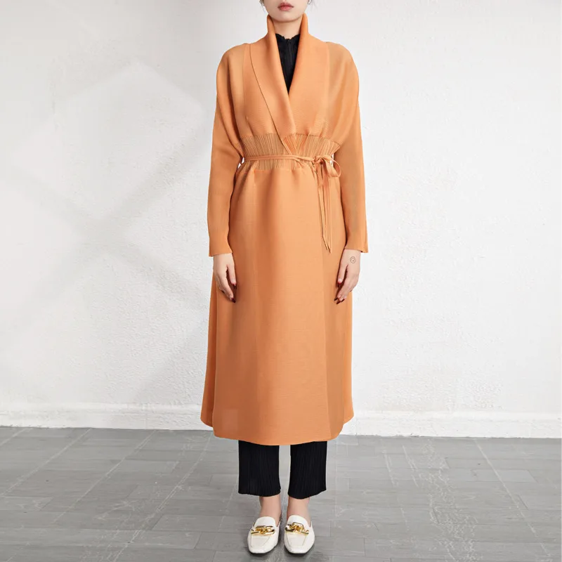 HKSH Autumn Winter New Women Long Trench Coat Turn-down Collar Sashes Pleated Casual Thin Jacket Temperament Windbreaker HK12026