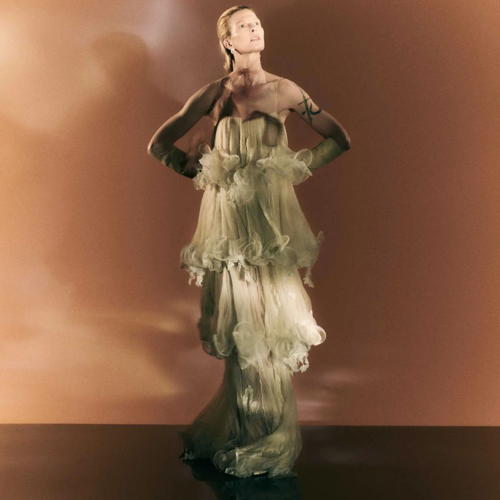 Fada hortelã plissado tule vestido sem alças em camadas tule macio formal vestidos de festa ruched rendas apliques longo baile de formatura maxi vestido personalizado