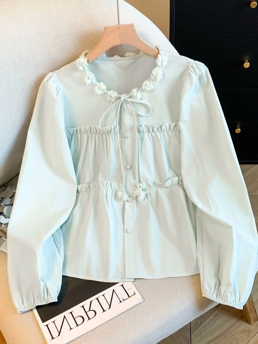 

Elegant Floral Knot Long Sleeve Shirt Women Early Spring 2026 New Style Youthful Loose Cotton Top Fashionable