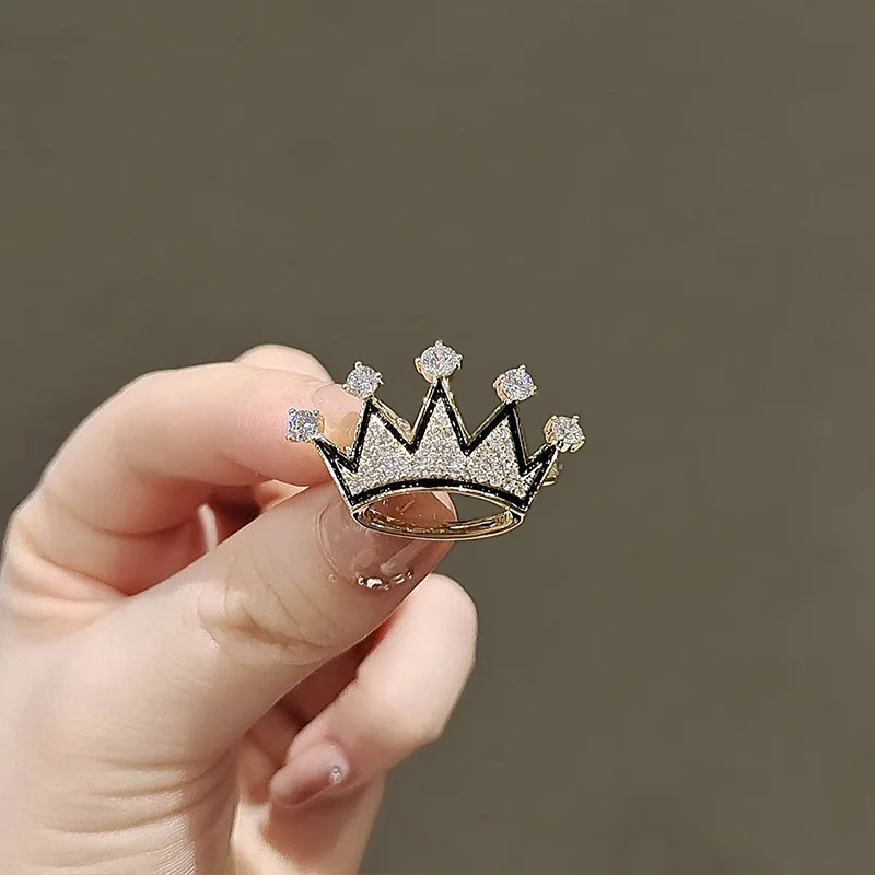 Black-Edged Diamond-Encrusted Shining Queen Crown Anti-Slip Brooch, High-End and Luxurious Creative Suit Brooch, Chest Flower