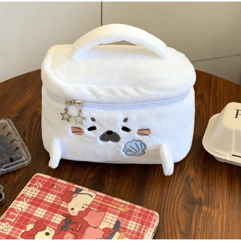 Niedliche Seelchen-Kosmetiktasche, weiche, flauschige Tier-Handtasche, Kosmetik-Reisetasche mit großem Fassungsvermögen, vielseitiges Nischengeschenk für Frauen – Detail 9