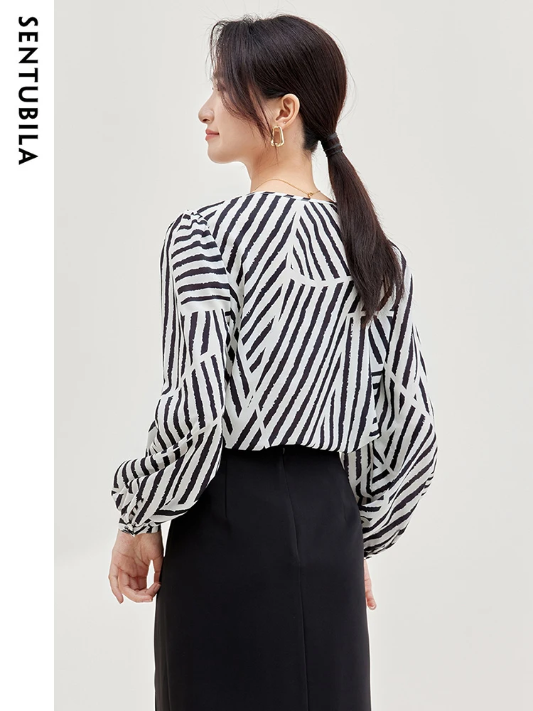 SENTUBILA 2024 Autumn Chiffon Shirts Women Pullovers Tops Casual Fashion Striped Slimming O-Neck Long Sleeve Blouses 133V51304