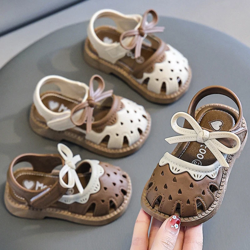 

Детские летние сандалии для девочек: пластиковые, с мягкой подошвой, нескользящие, с бантом, для малышей, плоские.