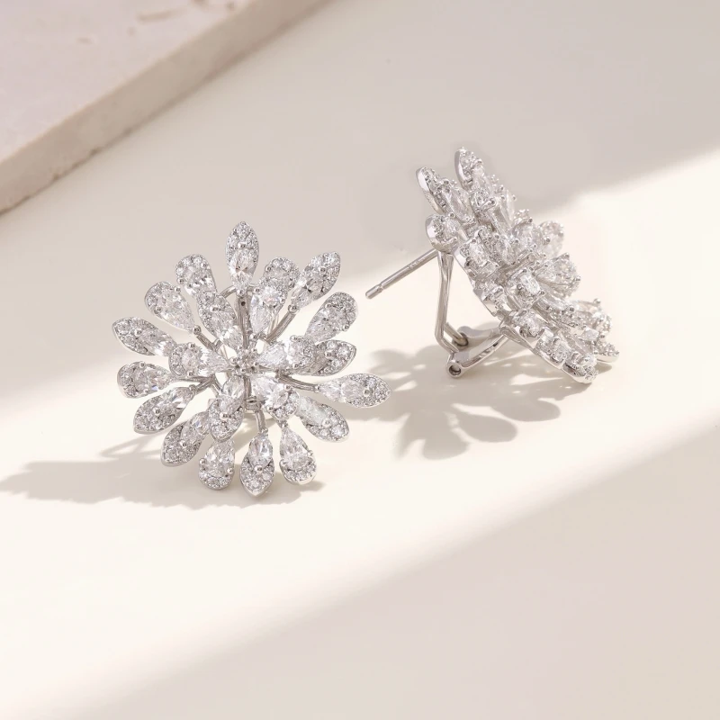 Bellux Beautiful Snowflake Full Diamond Earrings Fashion Light Luxury Earrings with Silver Plated High Grade Jewelry Gifts