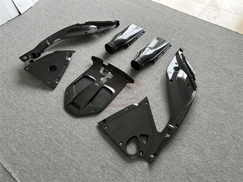 High Quality Dry Carbon Fiber Engine Hood Intake Manifold Sill Trim Rear Position Air Duct for Ferrari 812