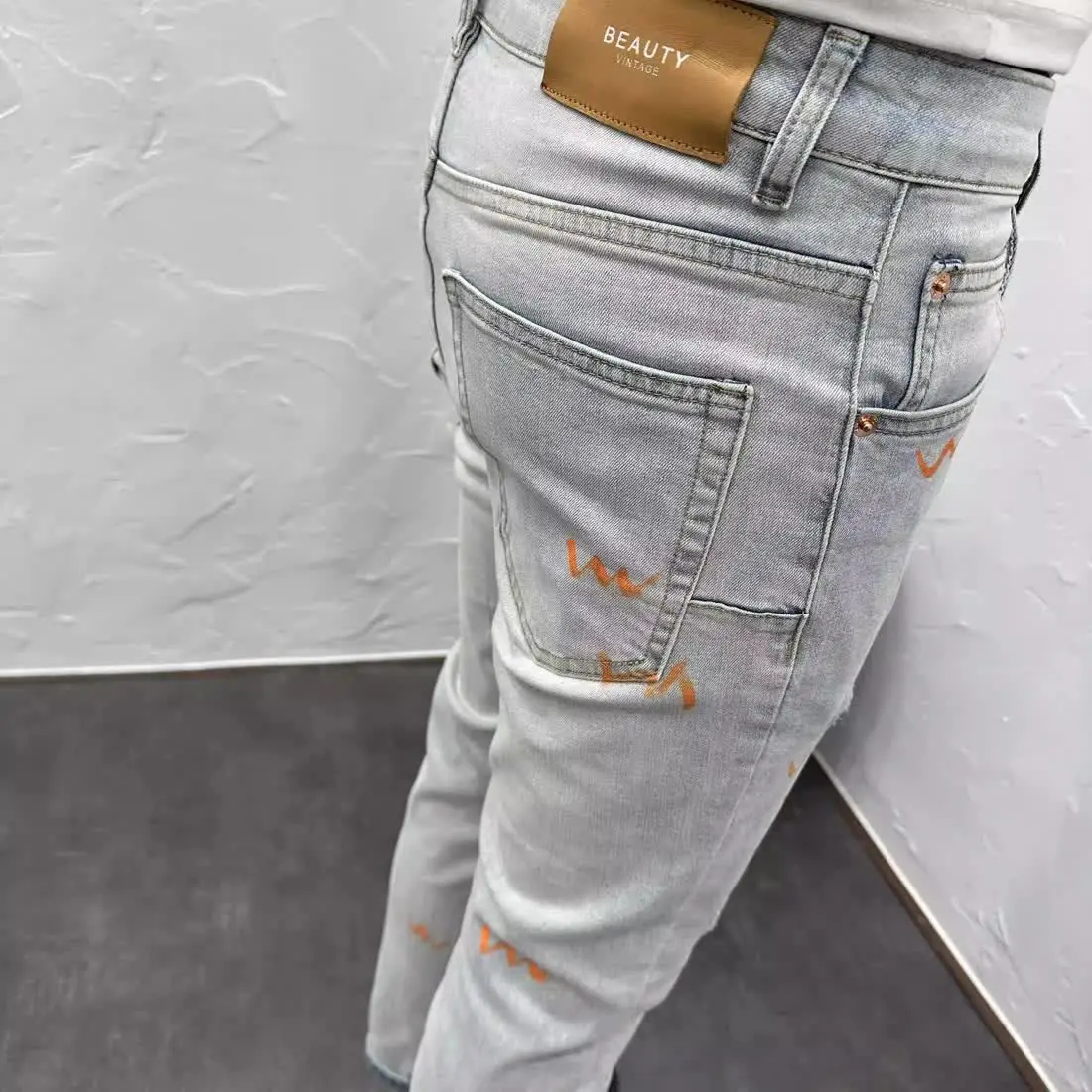 Mode stilvolle Herren schlanke Jeans Jeans Löcher und Stickerei gewaschen Distressed Designer Streetwear Freund Skinny Jeans Männer