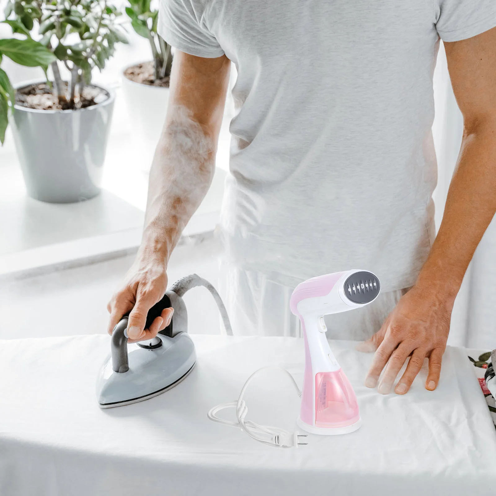 Wrinkle Release Spray Handheld Garment Steamer Electric Iron High Capacity Professional Ironing Machine Student