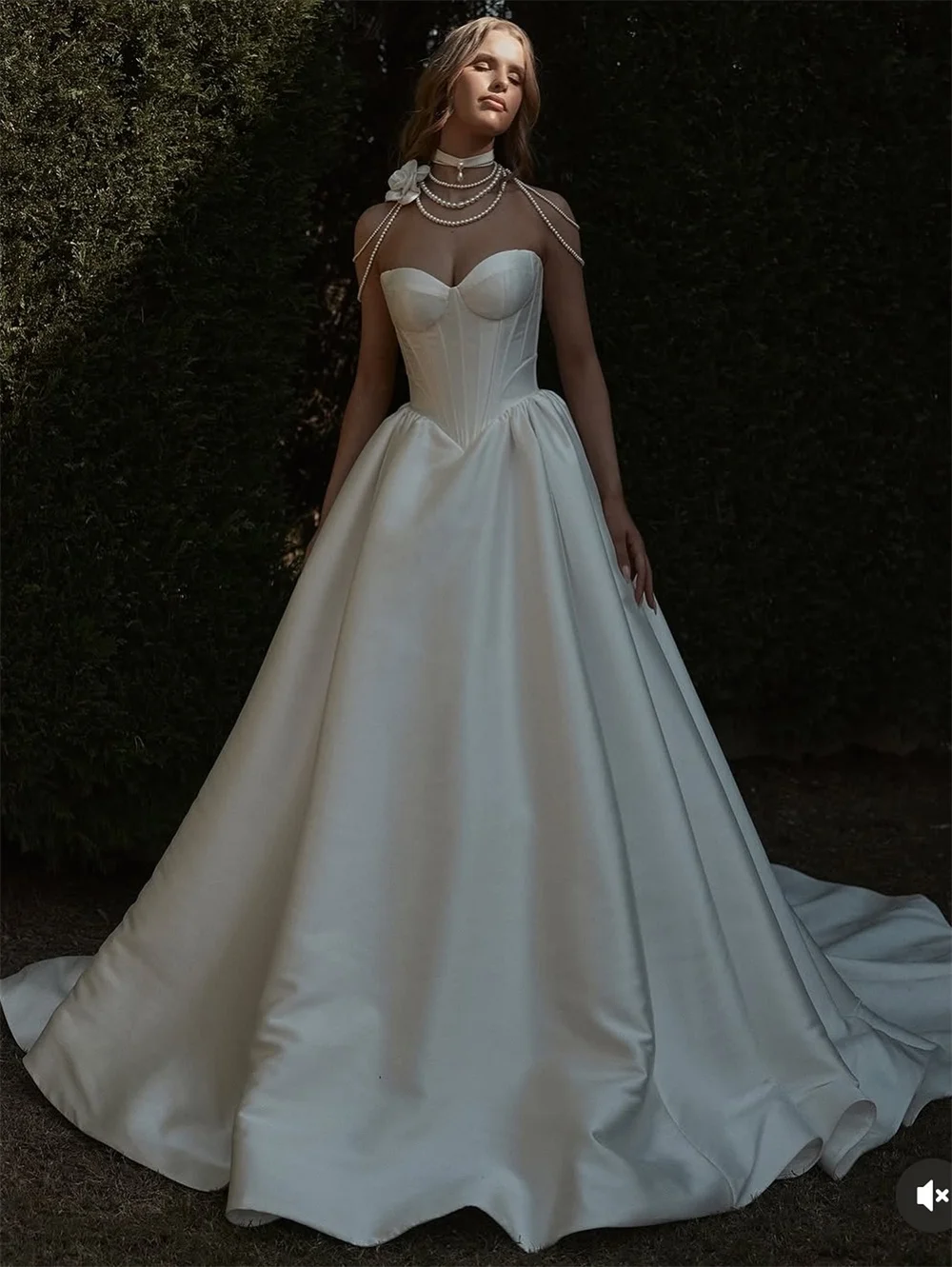 Vestidos de novia con escote corazón blanco personalizados de Tokio, vestidos de novia elegantes sin mangas, vestidos de novia de corte A con cremallera trasera 2025