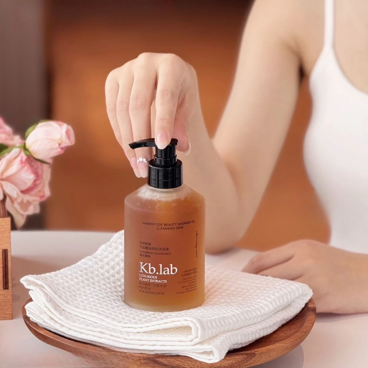 

Nourishing Shower Oil for Soft Skin - Gently Cleanses Without Tightness, Long-Lasting Floral Fragrance, Hydrating Body Wash 300g