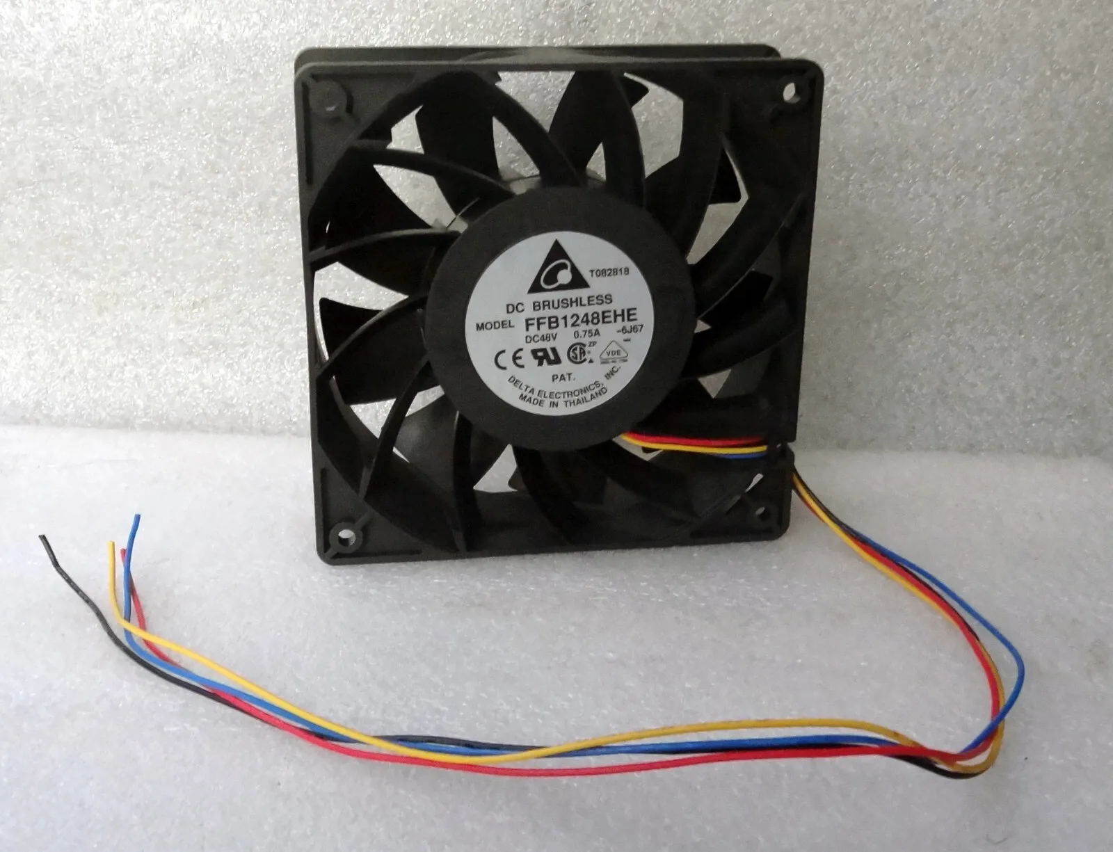 

ДЛЯ Delta 48 В 0,75 А постоянного тока Бесщеточный осевой вентилятор FFB1248EHE Модель -6J67-