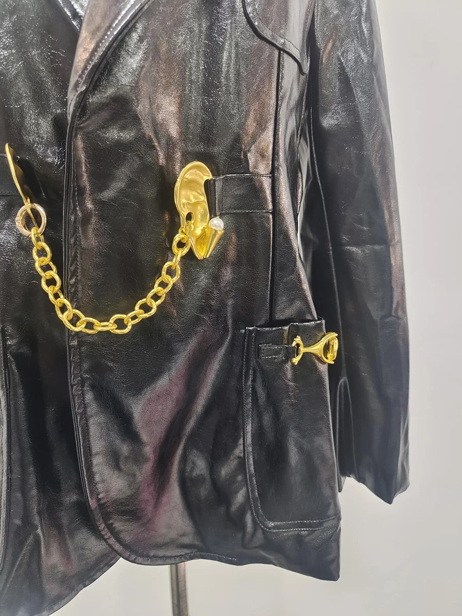 เสื้อเบลเซอร์ TWOTWINSTYLE รุ่น Temperament สีพื้น สำหรับผู้หญิง คอวี แขนยาว แต่งกระเป๋า ตัดต่อผ้า สไตล์ชิคสำหรับฤดูใบไม้ร่วง รุ่น KJA550011