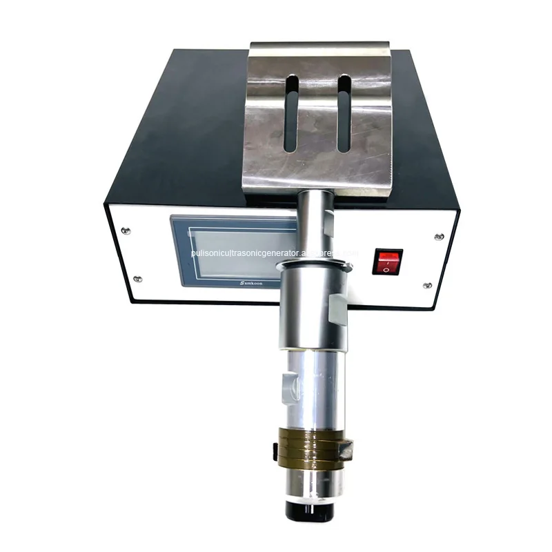 معدات لحام بالموجات فوق الصوتية 20 كيلو هرتز مع بوق تيتانيوم 120 × 10 مم لإنتاج القناع وتجميع الأكواب الورقية