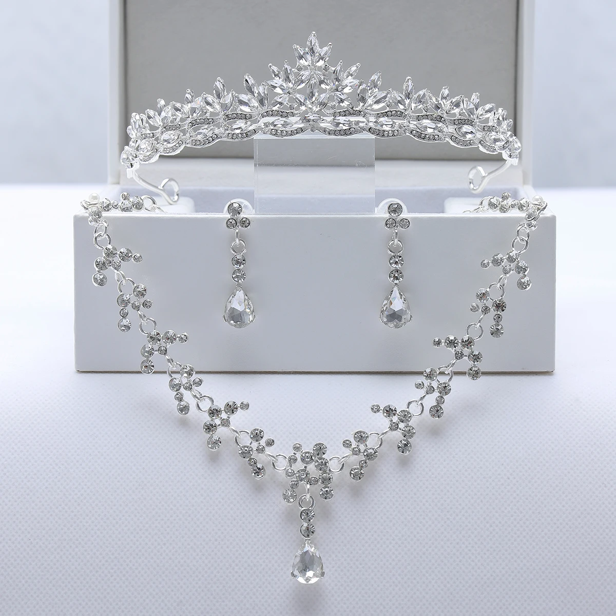 Itacazzo Bridal Headwear	Silver-color	Exquisite	Style	Brief	Ladies\' Wedding Crown	Necklace Earrings 4 Pcs Set	(Without Box)