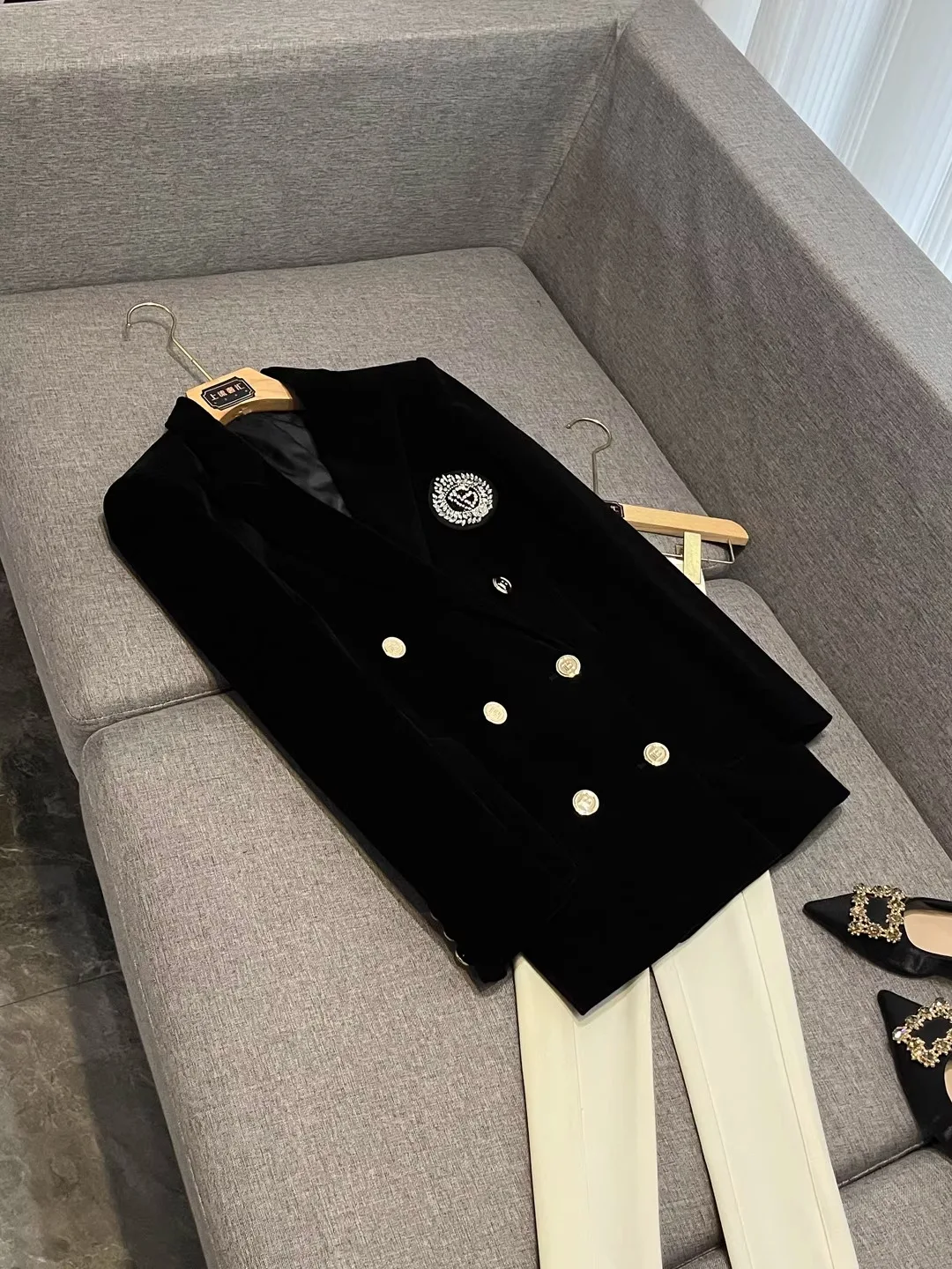 

Spring 2026 Women's Velvet Tailored Jacket Slim Fit Medium Length New Arrival Commute Style Double Button Pocket Detail