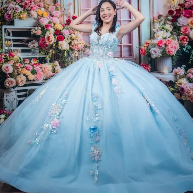 Robe Quinceanera bleu ciel, épaules dénudées, dentelle superposée, paillettes, fleur, décalcomanie, nœud, robes de 15 Quinceanera ﻿ Personnalisé