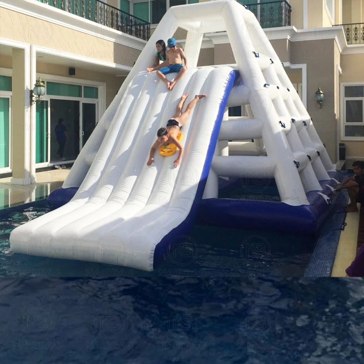 Torre per immersione Torre da arrampicata Combo Parco acquatico per interni ed esterni Giocattoli Nuoto Scivoli d'acqua galleggianti Torri gonfiabili per saltare in acqua