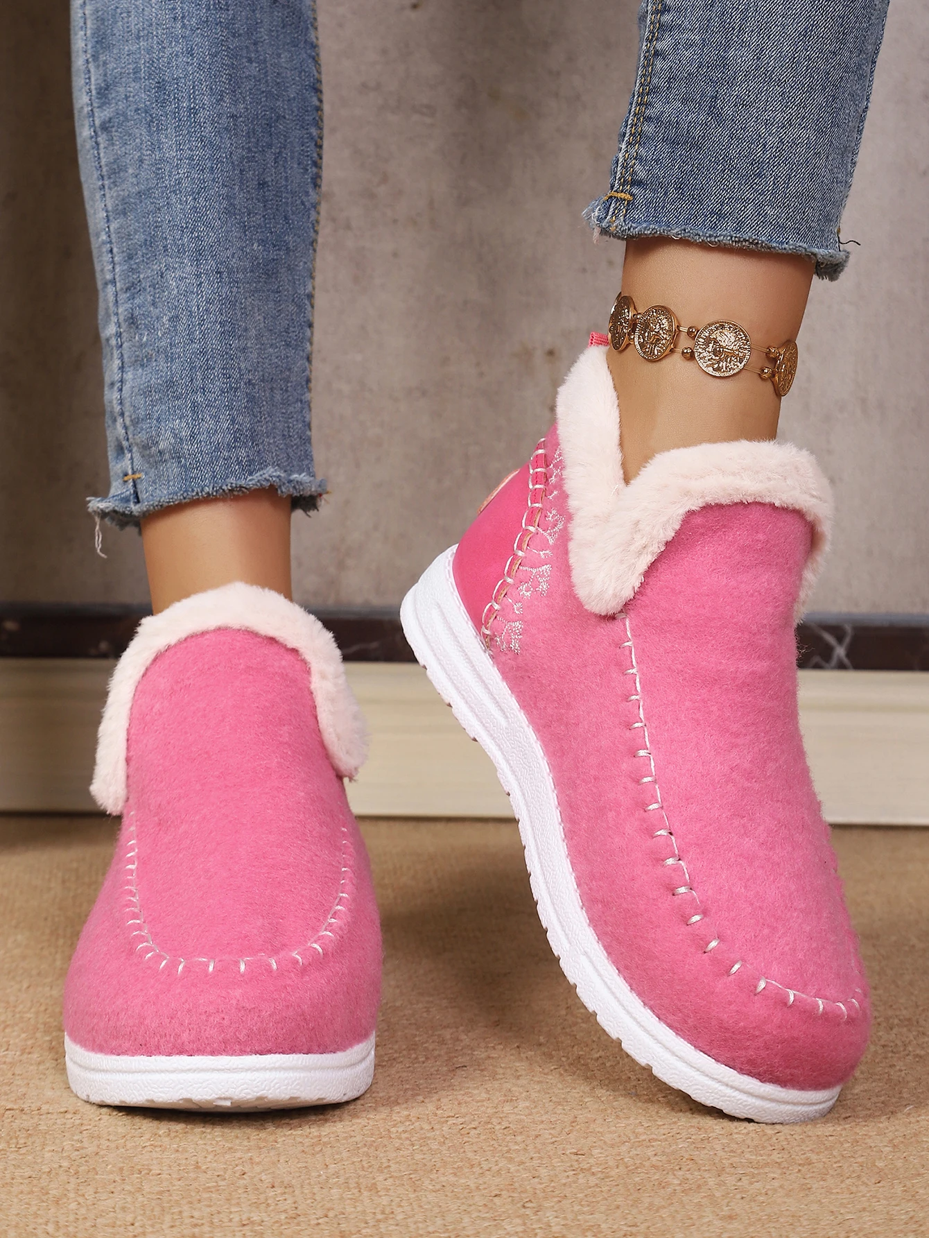 Damen Winter Slip-On Stiefeletten mit Flauschigem Kragen, Weichem Filz, Warmem Fleecefutter, Flach, Rutschfest, Leicht, für den Alltag, Schneestiefel – Detail 13