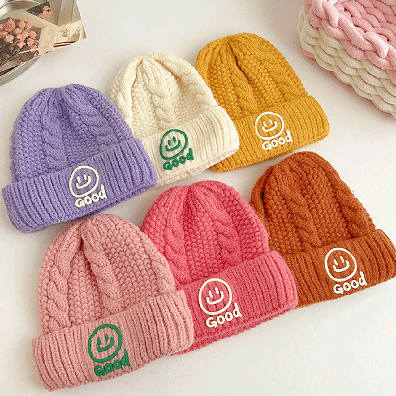 หมวกบีนนี่สีพื้นสำหรับเด็ก หมวกไหมพรมหนานุ่ม อุ่นสบาย สำหรับเด็กชายและเด็กหญิง อายุ 3-10 ปี หมวกไหมพรมถักสำหรับฤดูหนาว หมวกทรงสกัลแคปแฟชั่น