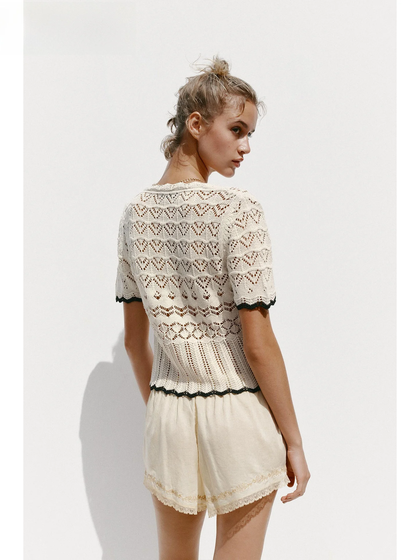 

ZAPRHA Summer 2025 Sweet Color Blo Hollow out Design round Ne ort Sve Knitted Open Cardigan Women's Faion Top