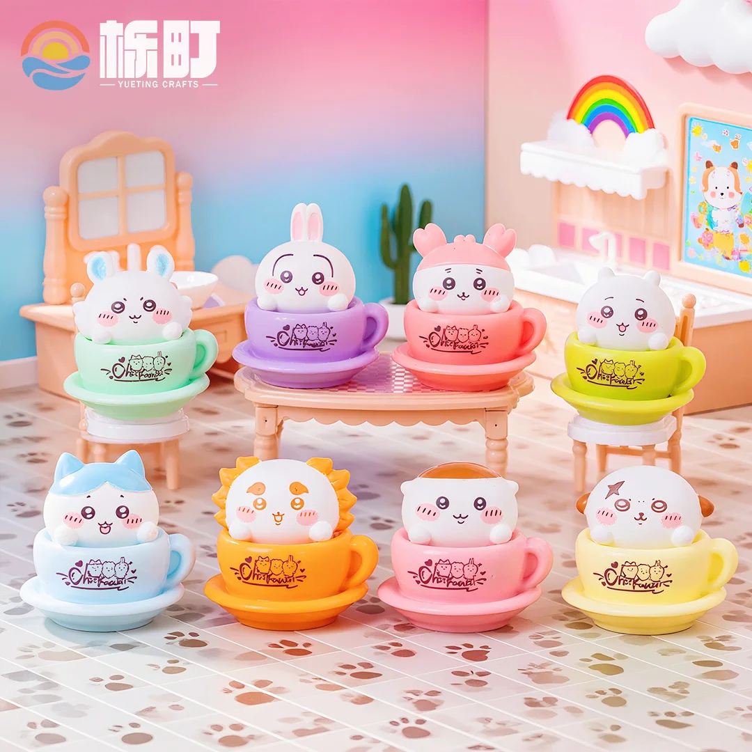 Kreatywne figurki Chiikawa z kubkiem obrotowym, zestawy blind box, akcesoria kawaii, mini ozdoby anime na biurko, prezenty świąteczne dla dzieci.