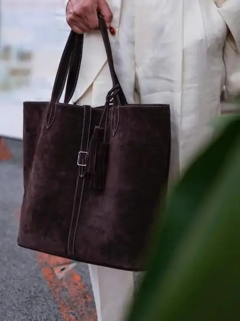 جلد البقر الصوفي على الوجهين، جلد طبيعي، سترة جلدية سوداء من جلد الغزال، أحذية داخلية، قماش مضاد للصوف.