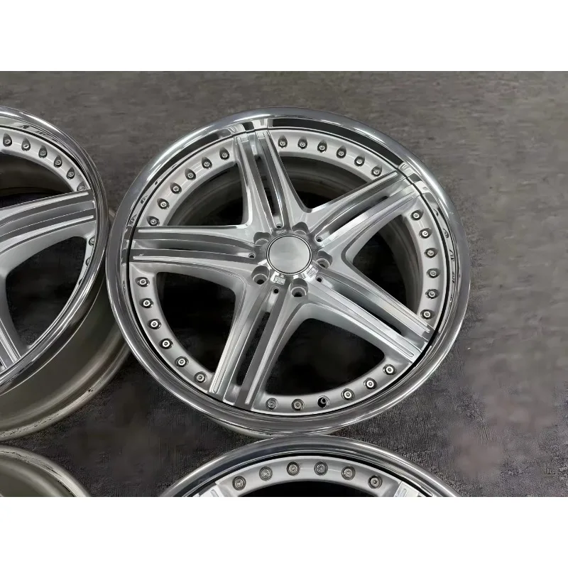 Brushed Silver Inner Spoke Custom Machined Face Forged Alloy Wheels Full Chrome Outer Lip Aftermarket Rims For American Muscle C