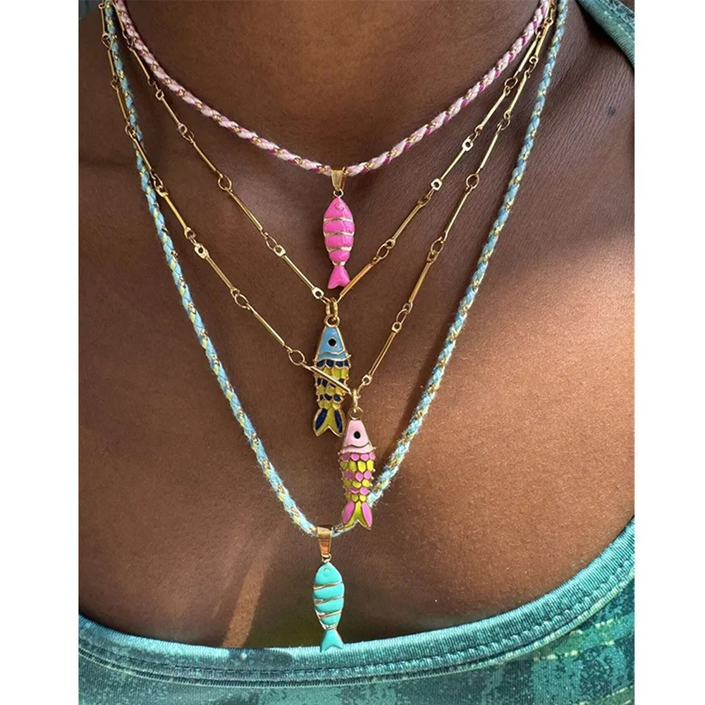 المحيط نمط الملونة التيتانيوم الصلب الملونة الأسماك الصغيرة المرأة قلادة بالتنقيط النفط كوي قلادة قلادة متعددة الاستخدامات للحزب