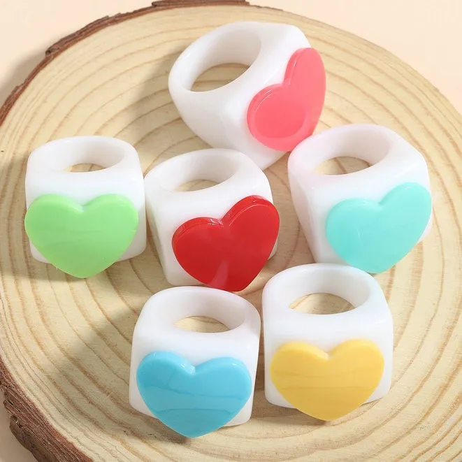 

Акриловое кольцо в форме сердца, геометрическое кольцо из смолы, разноцветное женское модное украшение, простое элегантное кольцо с символом