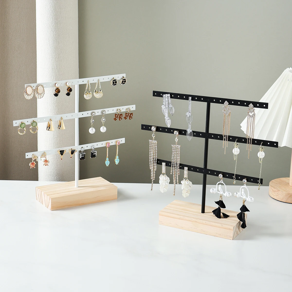 

A 3-layer metal earring holder for storage, hanging earrings, ear clips, home jewelry display stand, and jewelry rack