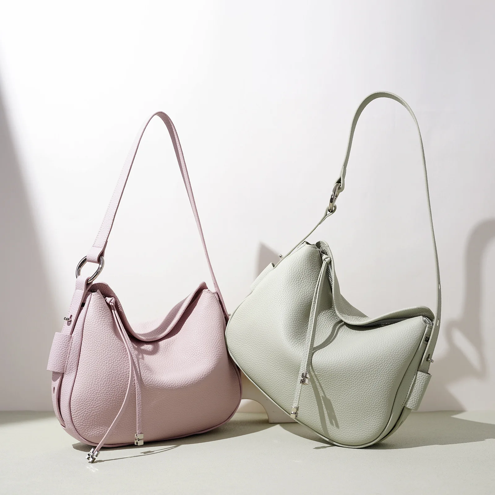 

2026 New Minimalist High End Crossbody Bag Classic All Match Shoulder Bag Niche Design Women Fashion Commute Bag