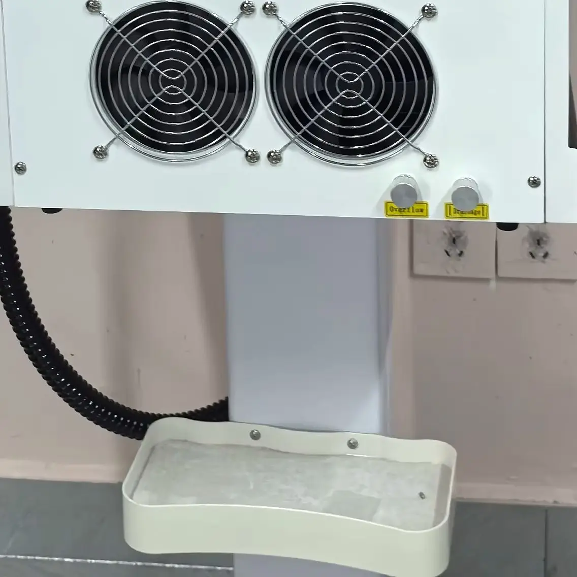 808 Diode Laser Machine 10 Bars High Energy Sapphire Cooling System For Whole Body Hair Removal Professional Salon Instrument