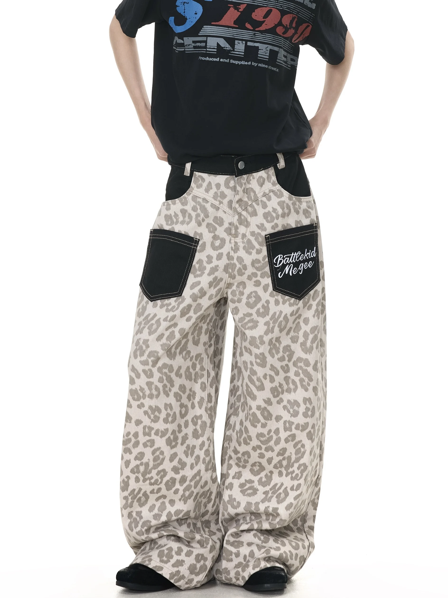 

Retro American Leopard Print Patch Pocket Jeans Loose Wide Leg Street Casual Trousers for Men And Women Comfortable Fit