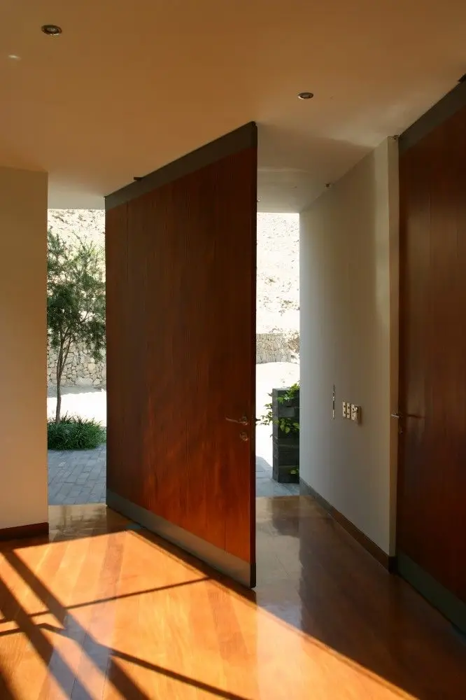 

Aluminum Metal Rotating Door Rotating Pivot Doors Load-bearing Shaft Doors The Door for The Entrance of The Large Shopping Mall