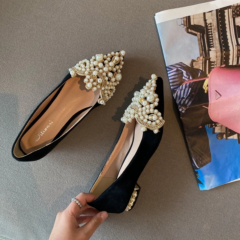 

Black New Crown Pearl Flats Women Wedding Shoes Pointed Toe Female Dress Moccasins Low Pearl Heel Ladies Fashion Luxury Style 43